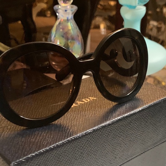 Prada Sunglasses - Picture 5 of 11